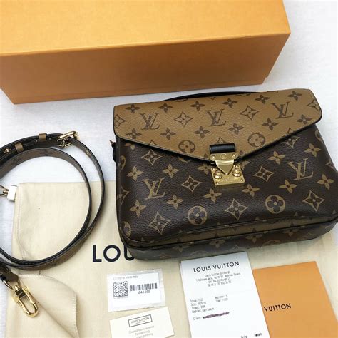 louis vuitton pochette schwarz|Louis Vuitton Pochette monogram.